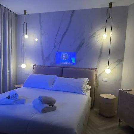 Aphrodite With Jacuzzi Pool Holiday home Florence
