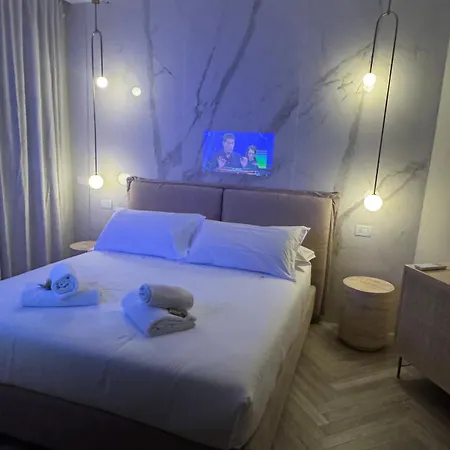 Aphrodite With Jacuzzi Pool Holiday home Florence