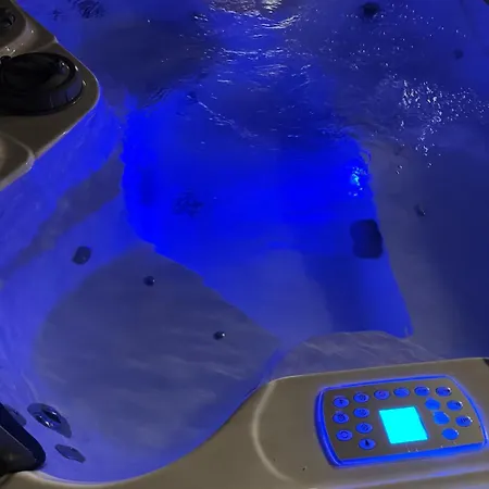 Aphrodite With Jacuzzi Pool Holiday home Florence